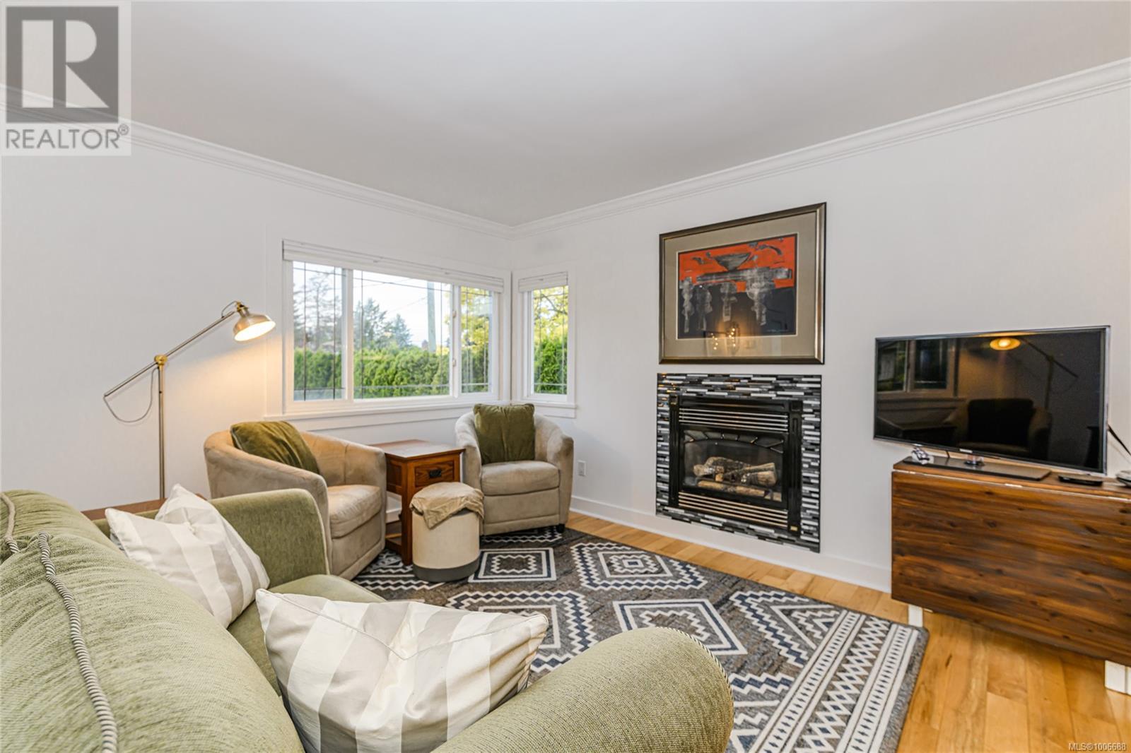 Photo 9 of 870 Pendene Pl, Saanich BC