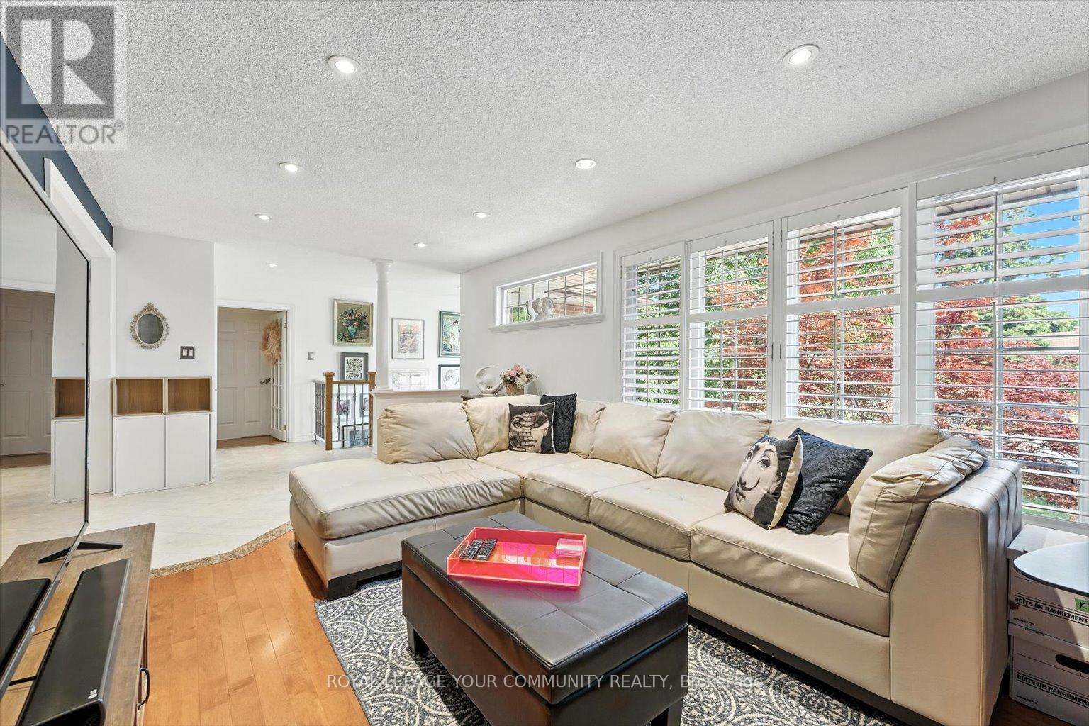 Photo 43 of 19 Weller Crescent, Vaughan ON