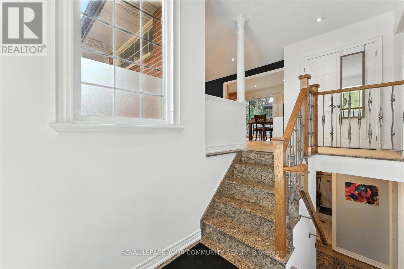 Photo 9 of 19 Weller Crescent, Vaughan ON