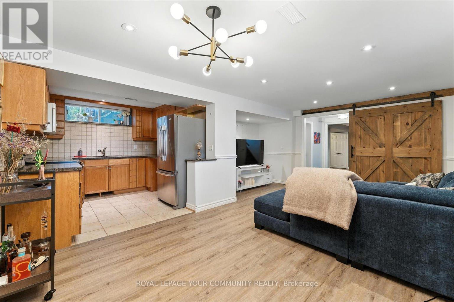 Photo 33 of 19 Weller Crescent, Vaughan ON