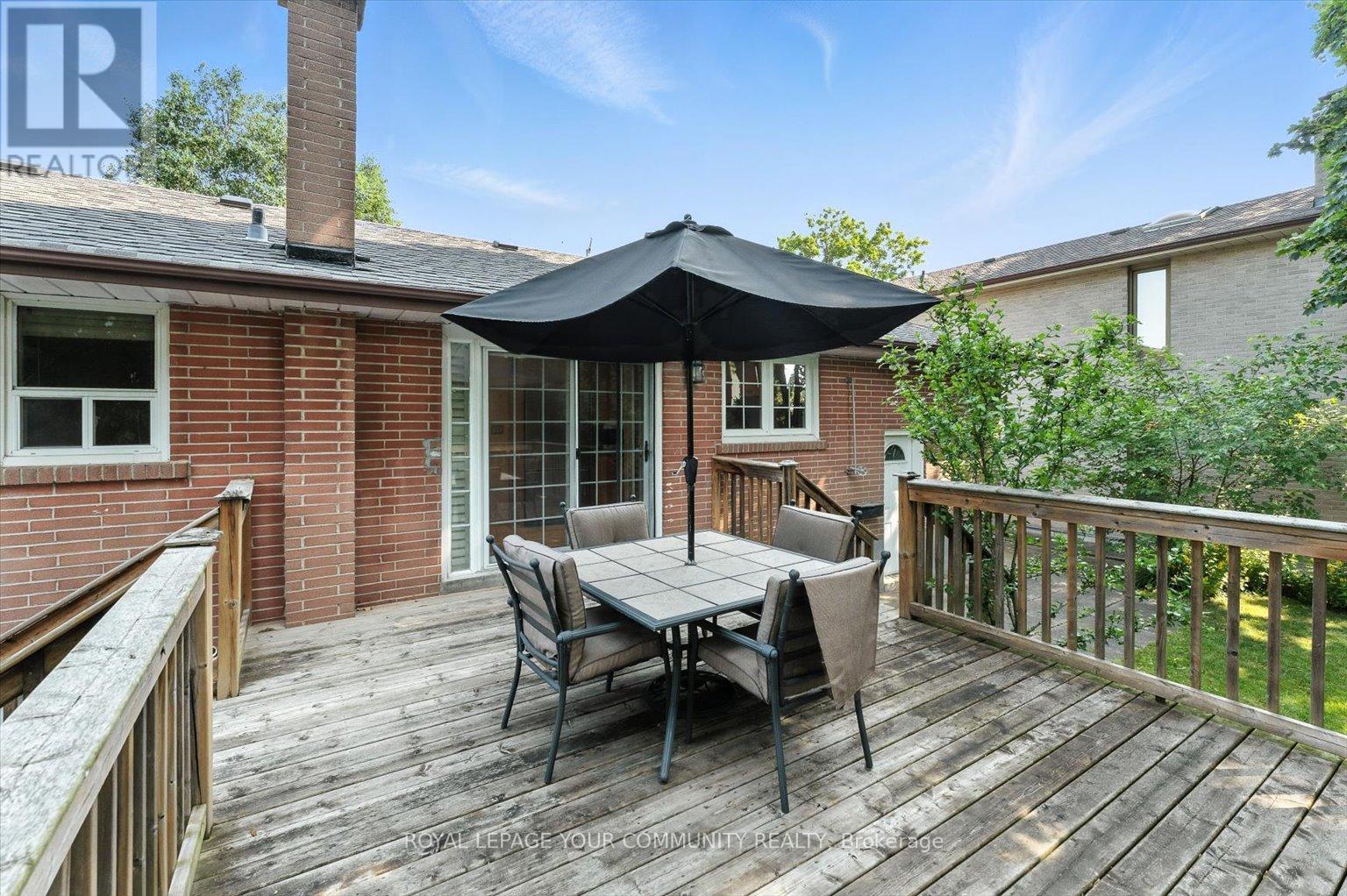 Photo 17 of 19 Weller Crescent, Vaughan ON