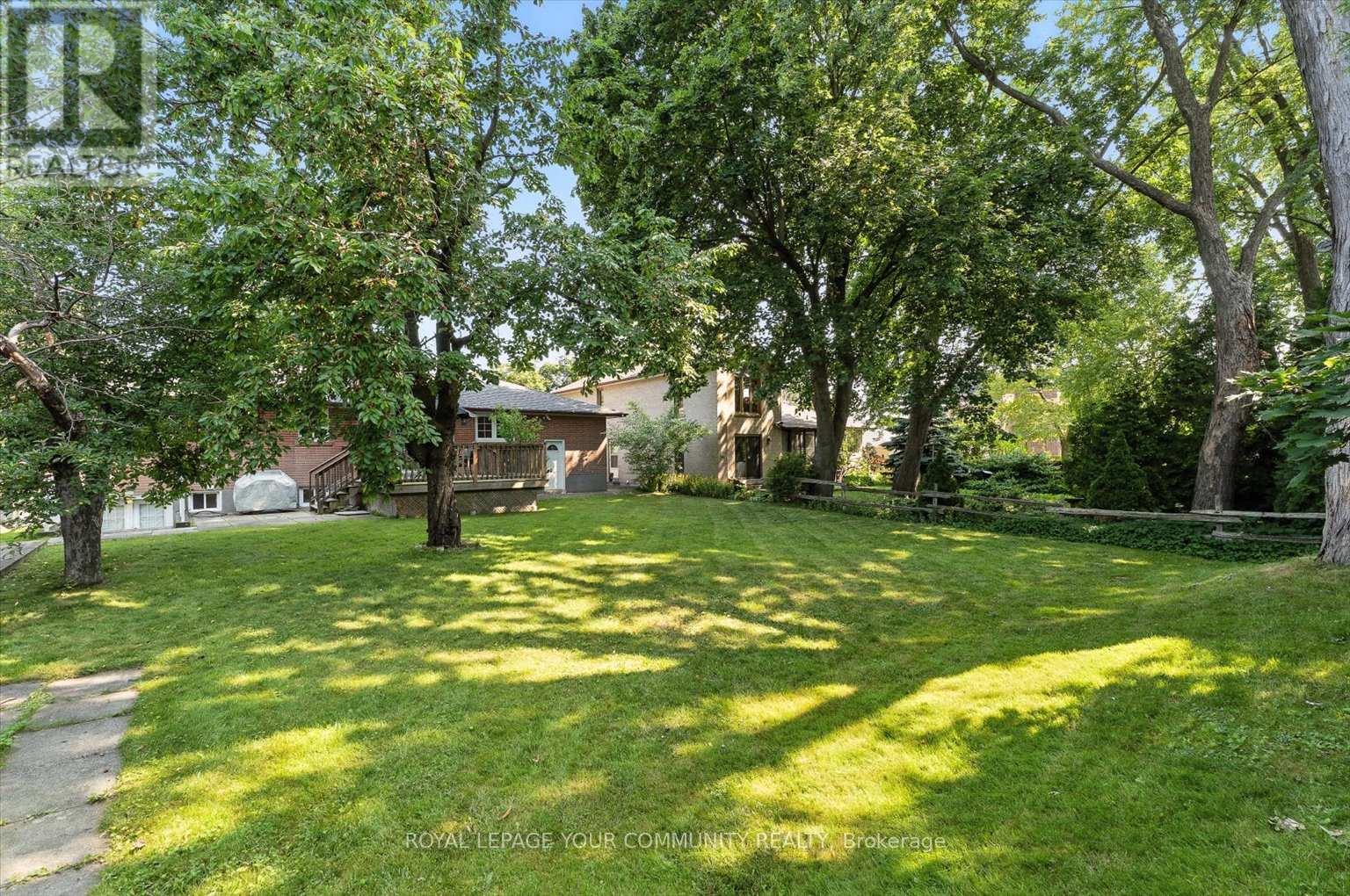 Photo 7 of 19 Weller Crescent, Vaughan ON