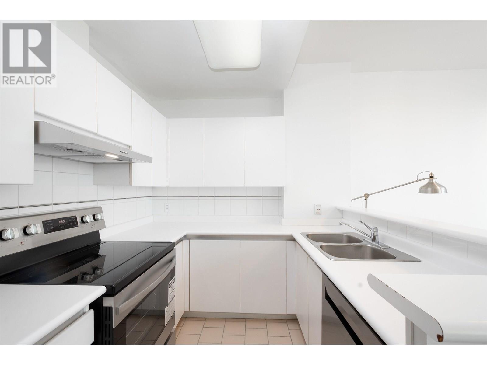 Photo 13 of 1003 989 Nelson Street, Vancouver BC