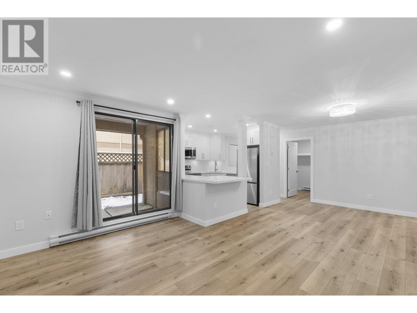 Photo 5 of 102 9152 Saturna Drive, Burnaby BC