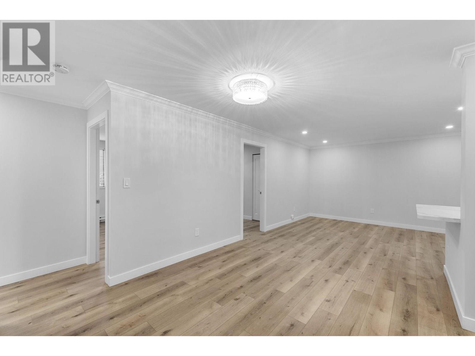 Photo 7 of 102 9152 Saturna Drive, Burnaby BC