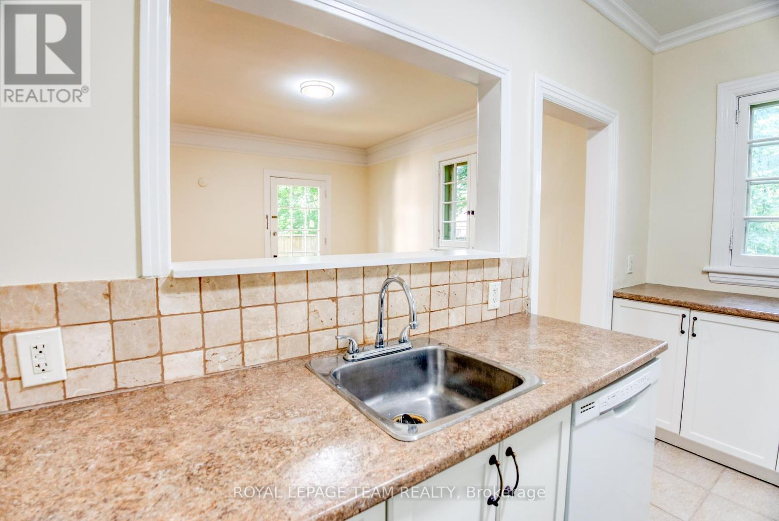 Photo 15 of 480 Oakhill Road, Ottawa ON