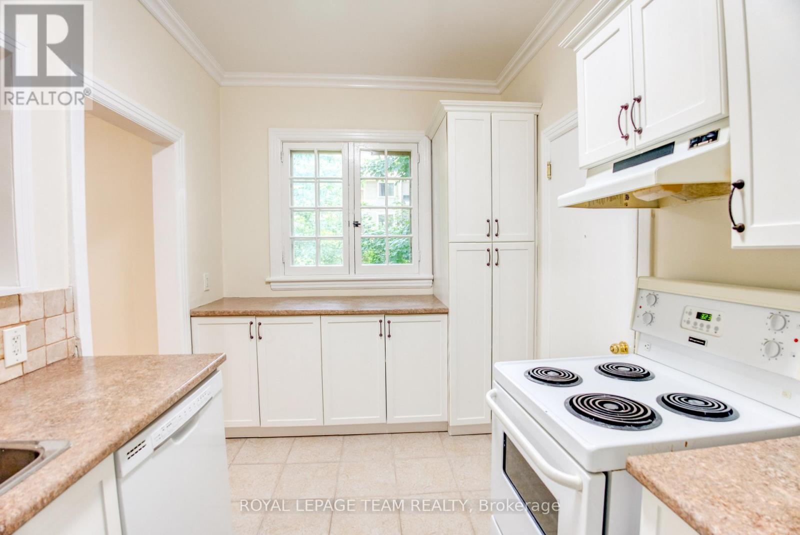 Photo 18 of 480 Oakhill Road, Ottawa ON