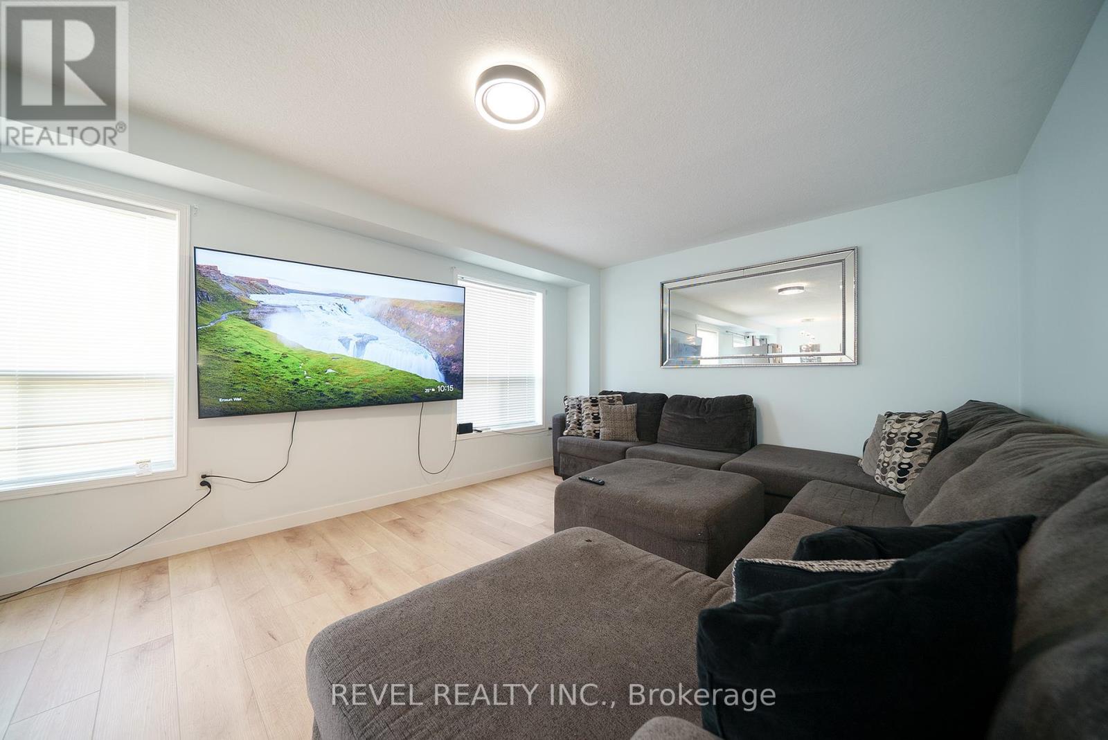 Photo 11 of 70 Blackburn Drive, Brantford ON