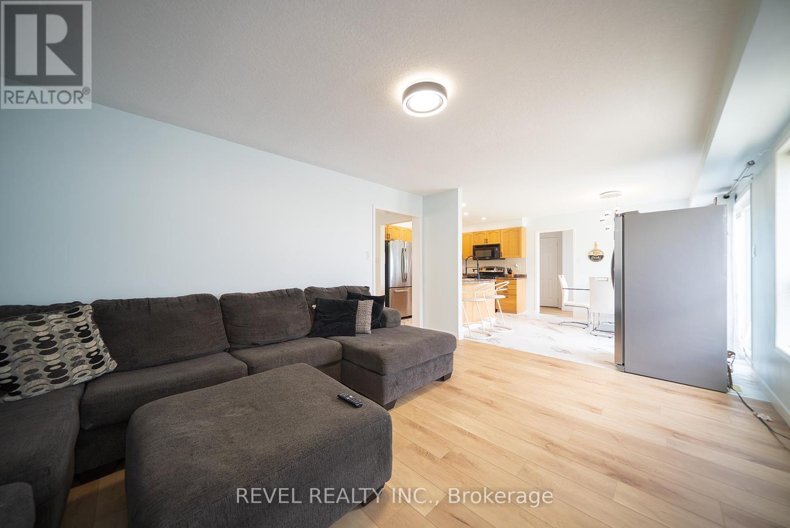 Photo 12 of 70 Blackburn Drive, Brantford ON
