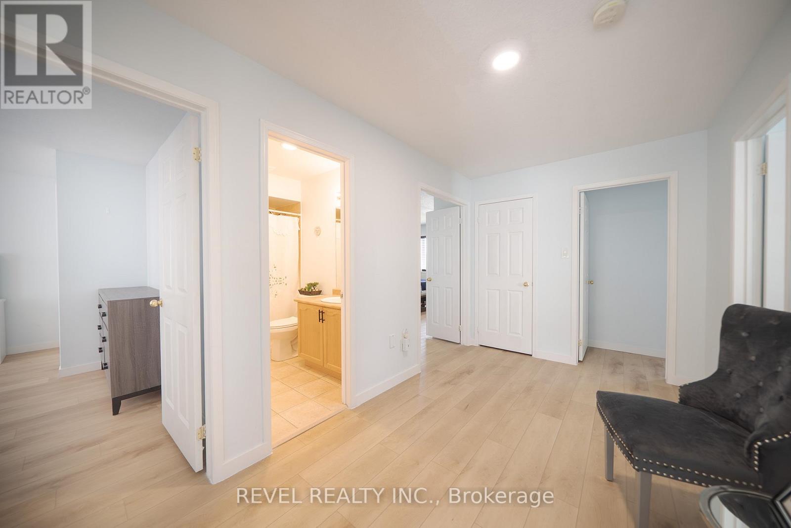 Photo 17 of 70 Blackburn Drive, Brantford ON