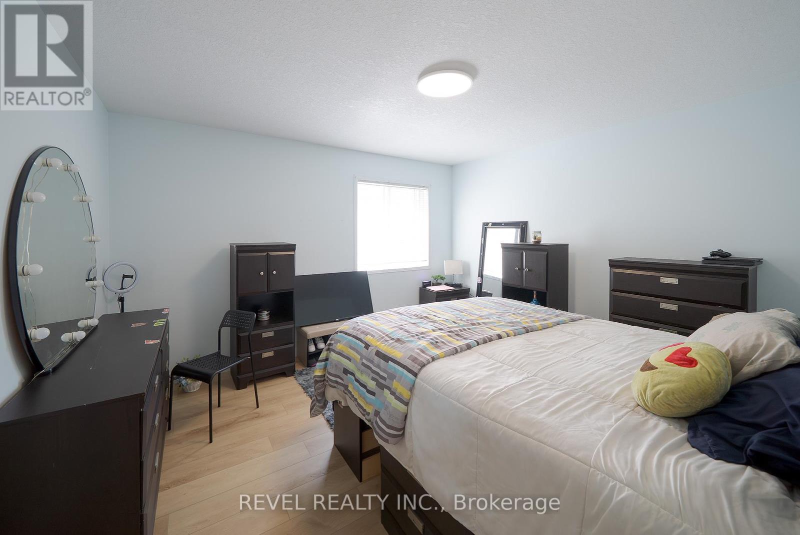 Photo 24 of 70 Blackburn Drive, Brantford ON