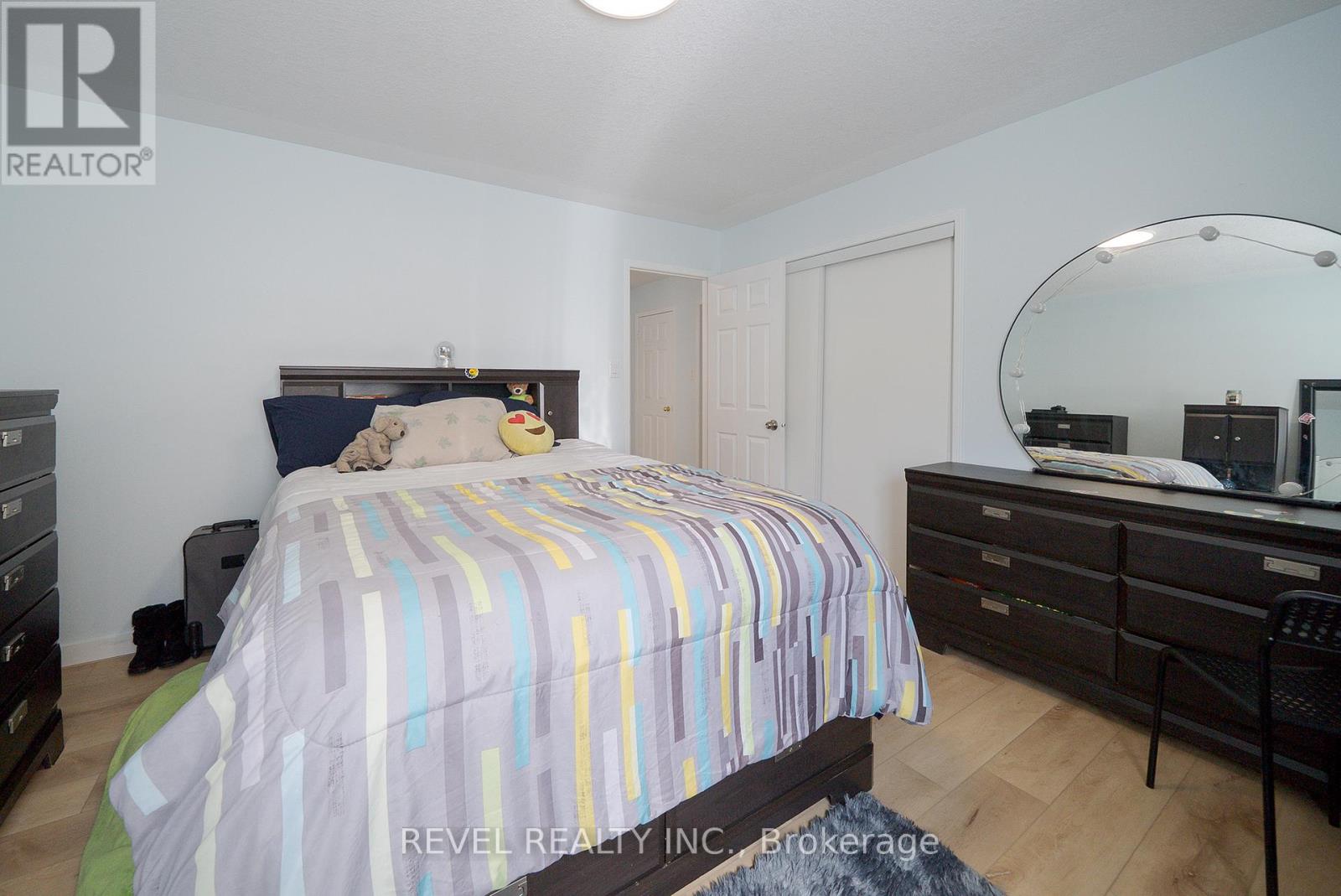 Photo 25 of 70 Blackburn Drive, Brantford ON