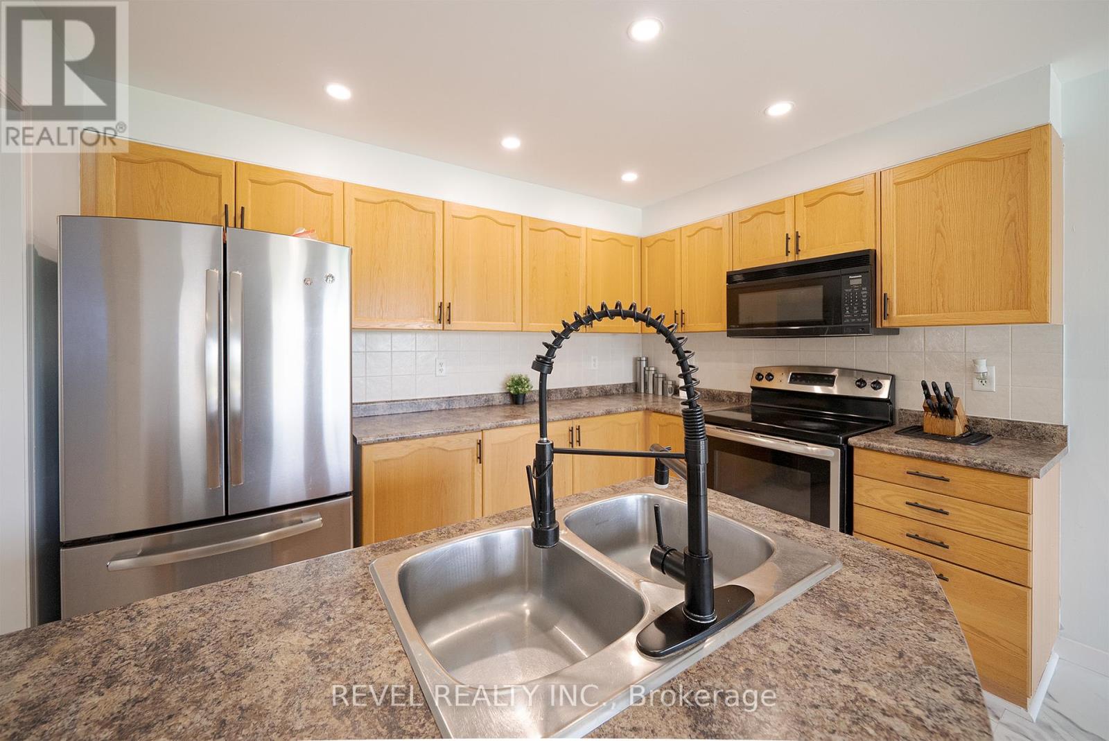 Photo 7 of 70 Blackburn Drive, Brantford ON