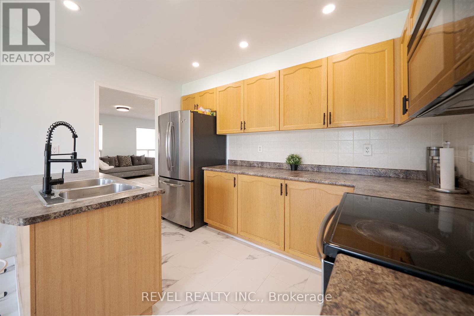 Photo 8 of 70 Blackburn Drive, Brantford ON