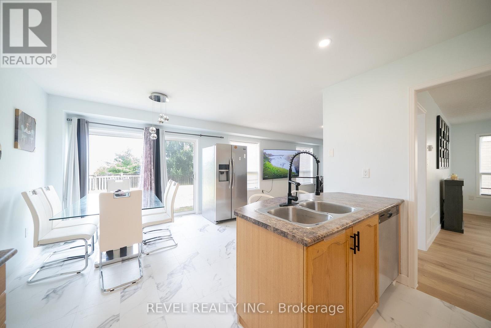 Photo 9 of 70 Blackburn Drive, Brantford ON