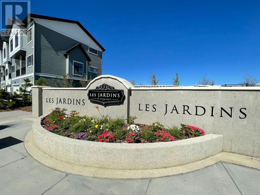 Single Family House for Sale in   Les Jardins Park SE Douglasdale/Glen Calgary 