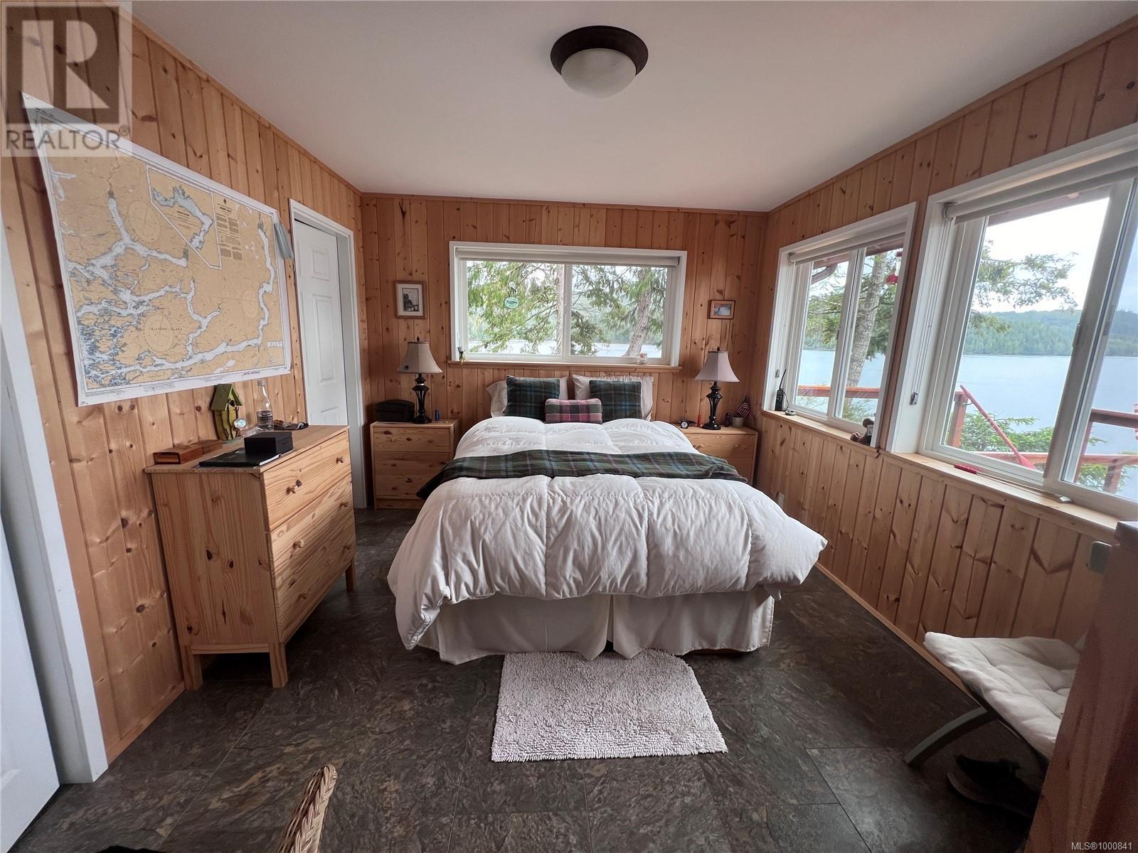 FB443773 ECHO BAY - 13