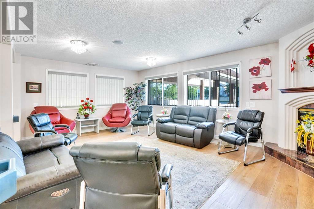 Single Family House for Sale in   Simcoe Boulevard SW Signal Hill Calgary 