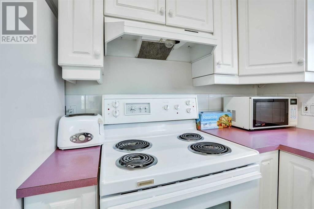Single Family House for Sale in   Simcoe Boulevard SW Signal Hill Calgary 