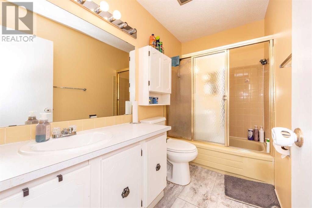 Single Family House for Sale in    Avenue SW Glenbrook Calgary 