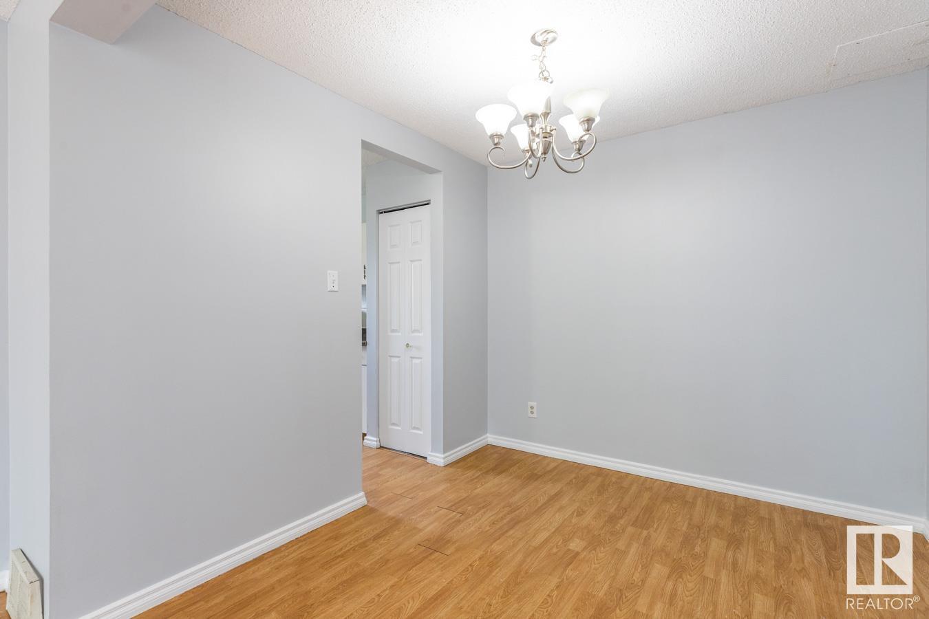 Photo 11 of 51 Mcleod Pl Nw, Edmonton AB