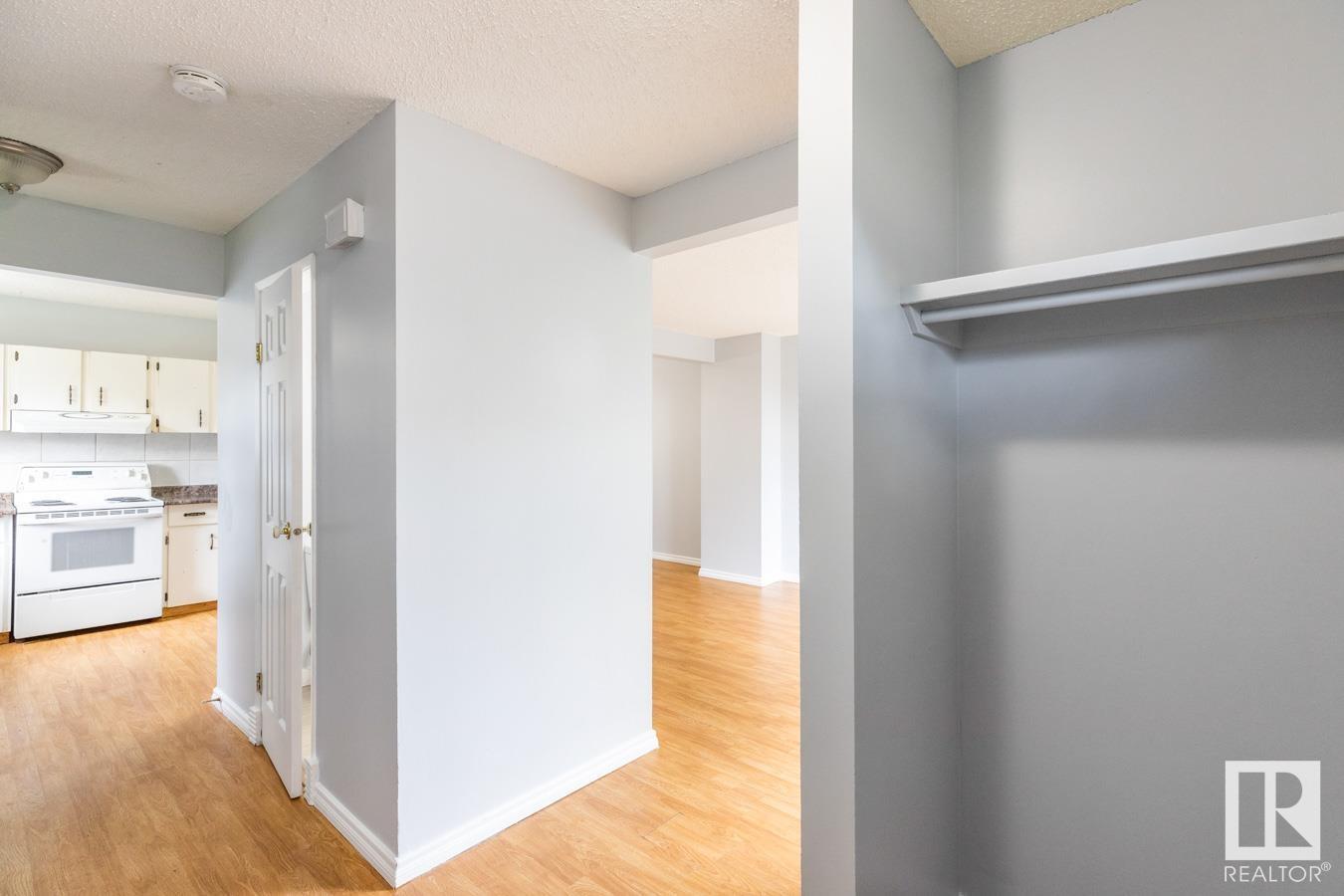Photo 6 of 51 Mcleod Pl Nw, Edmonton AB