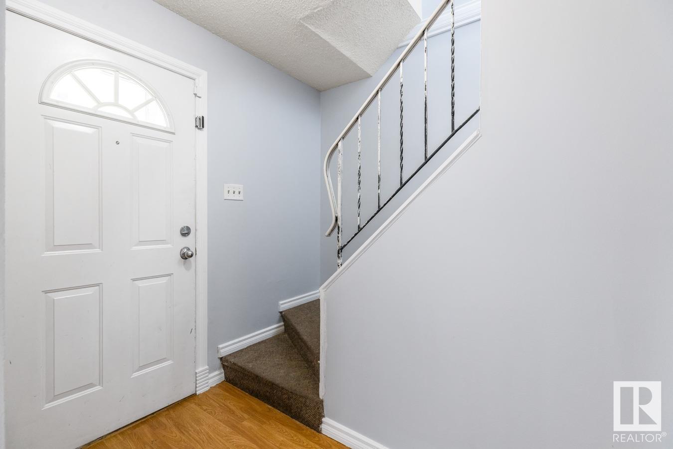 Photo 7 of 51 Mcleod Pl Nw, Edmonton AB
