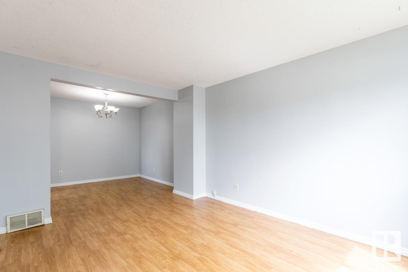 Photo 8 of 51 Mcleod Pl Nw, Edmonton AB