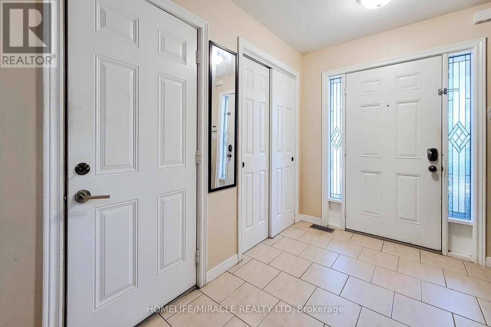 Photo 23 of 59 Periwinkle Drive, Hamilton ON