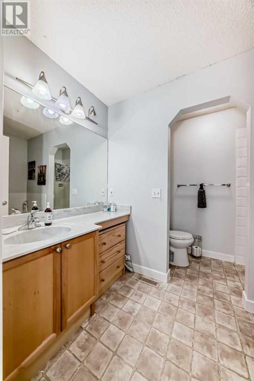 Single Family House for Sale in  Bridlecrest Boulevard SW Bridlewood Calgary 