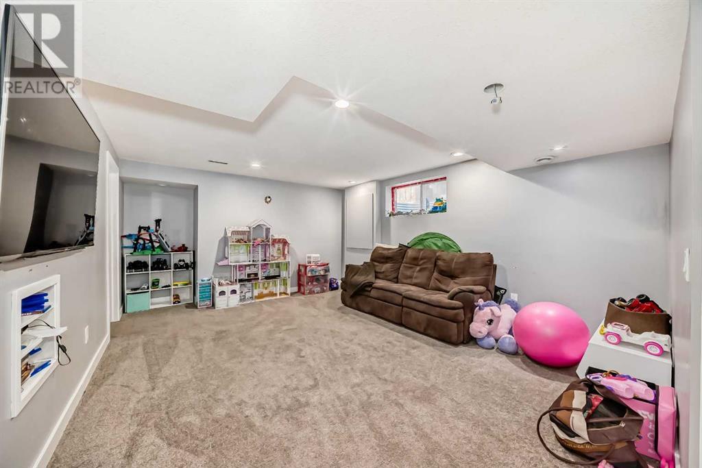 Single Family House for Sale in  Bridlecrest Boulevard SW Bridlewood Calgary 