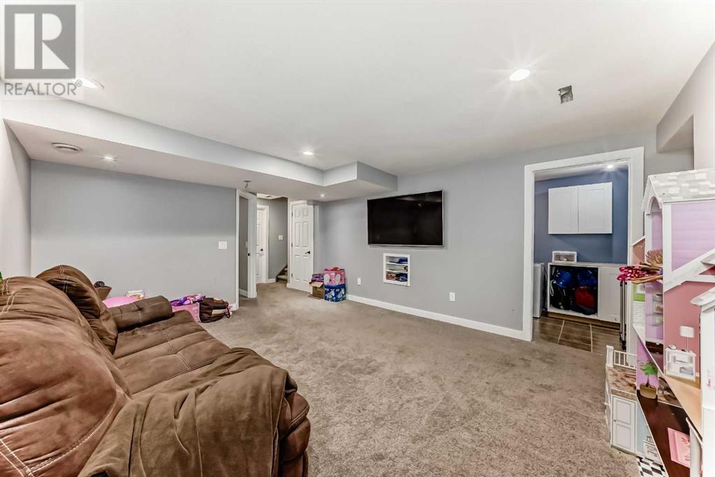 Single Family House for Sale in  Bridlecrest Boulevard SW Bridlewood Calgary 