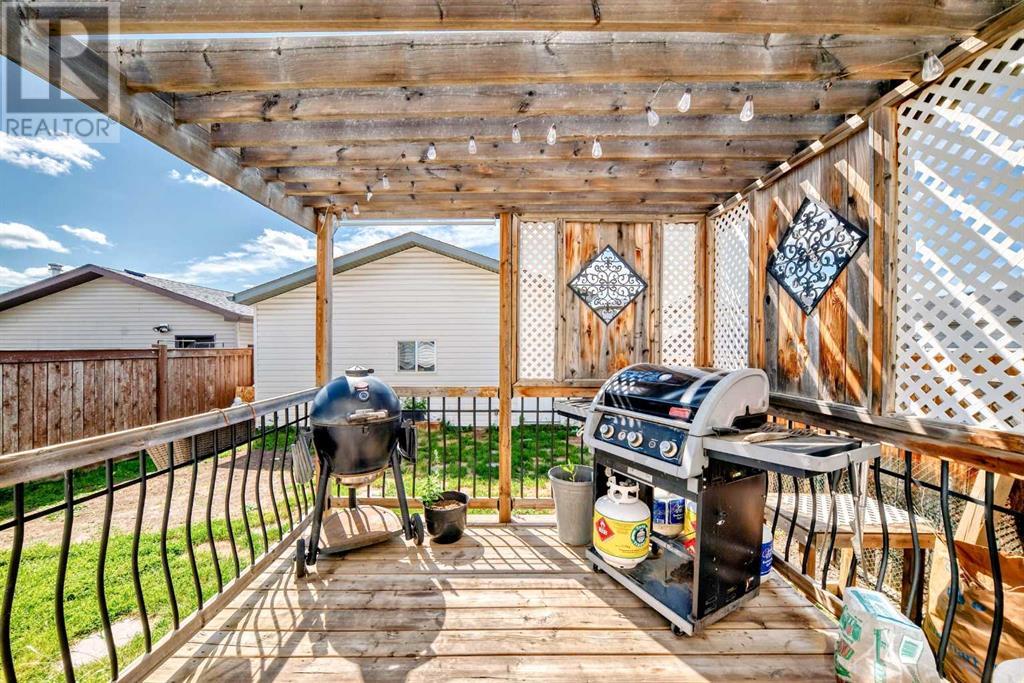 Single Family House for Sale in  Bridlecrest Boulevard SW Bridlewood Calgary 