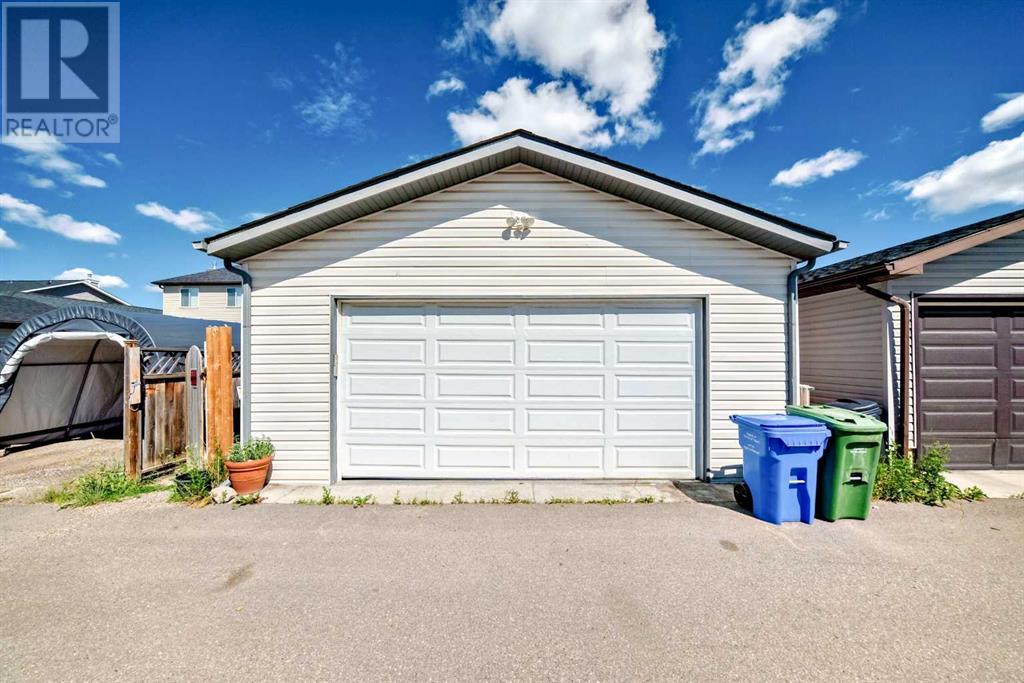 Single Family House for Sale in  Bridlecrest Boulevard SW Bridlewood Calgary 