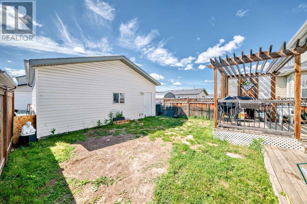 Single Family House for Sale in  Bridlecrest Boulevard SW Bridlewood Calgary 