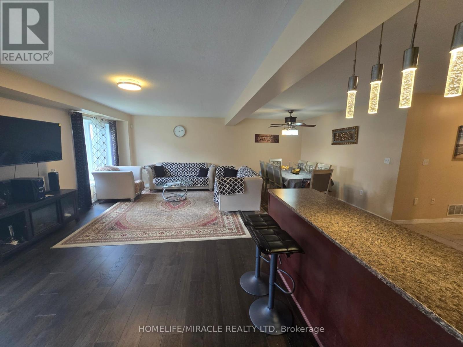Photo 3 of 59 Periwinkle Drive, Hamilton ON