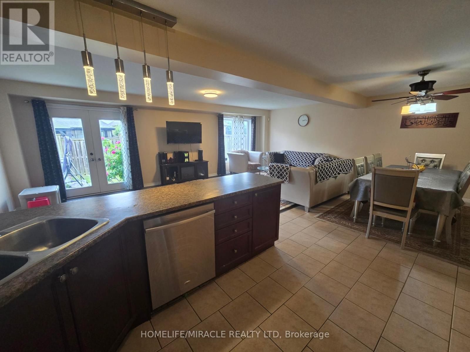 Photo 2 of 59 Periwinkle Drive, Hamilton ON