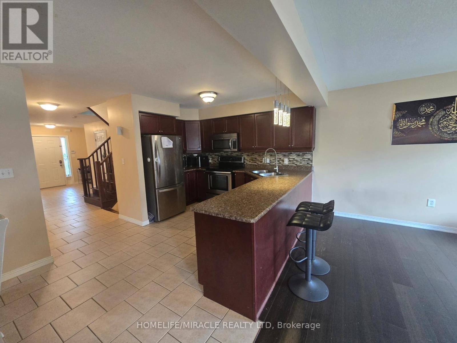 Photo 5 of 59 Periwinkle Drive, Hamilton ON
