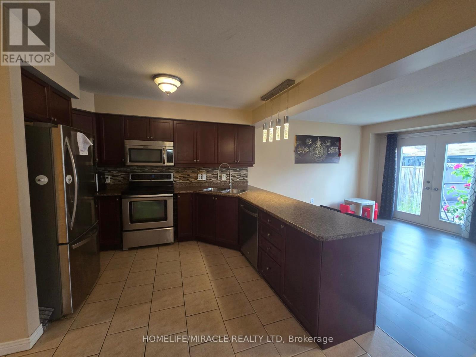Photo 40 of 59 Periwinkle Drive, Hamilton ON