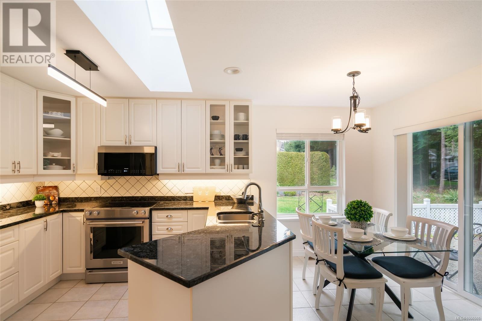Photo 18 of 1255 Gabriola Dr, Parksville BC