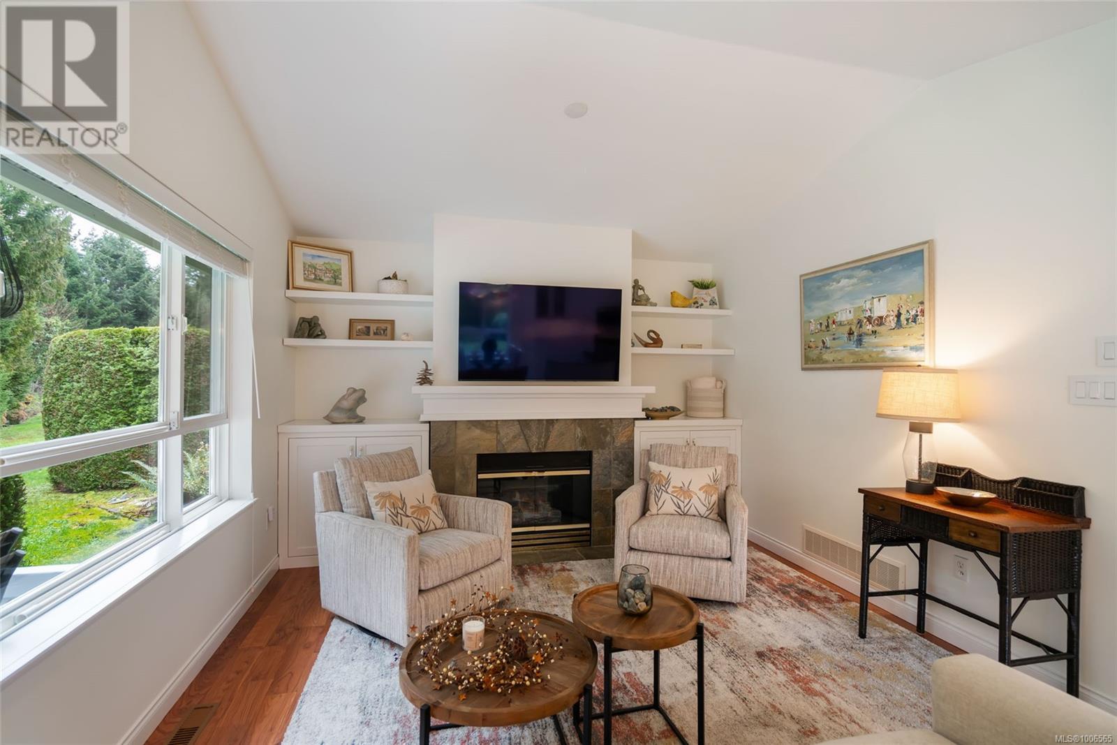 Photo 5 of 1255 Gabriola Dr, Parksville BC
