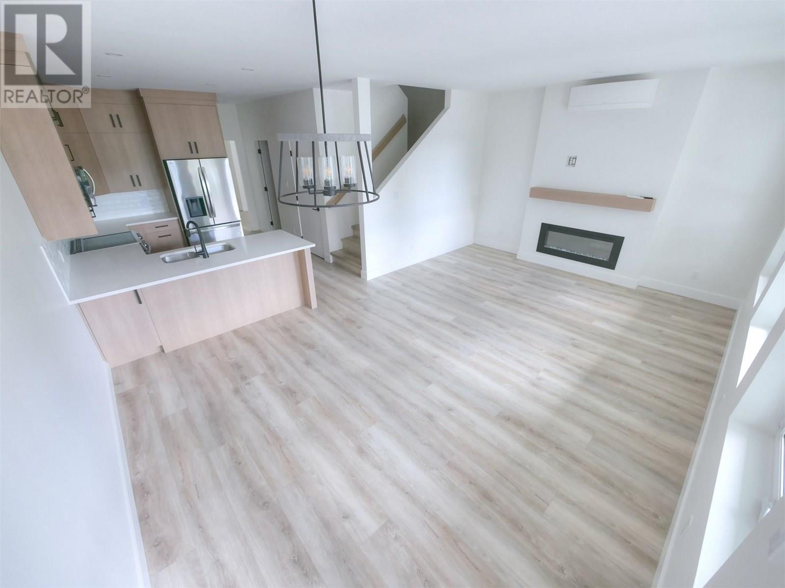 88 Nelson Avenue S Unit# 3, Nakusp