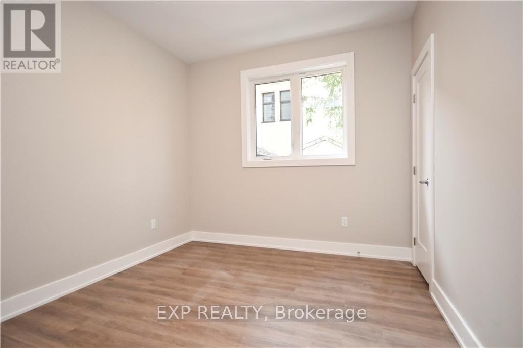 Photo 12 of 306 Elmgrove Avenue, Ottawa ON