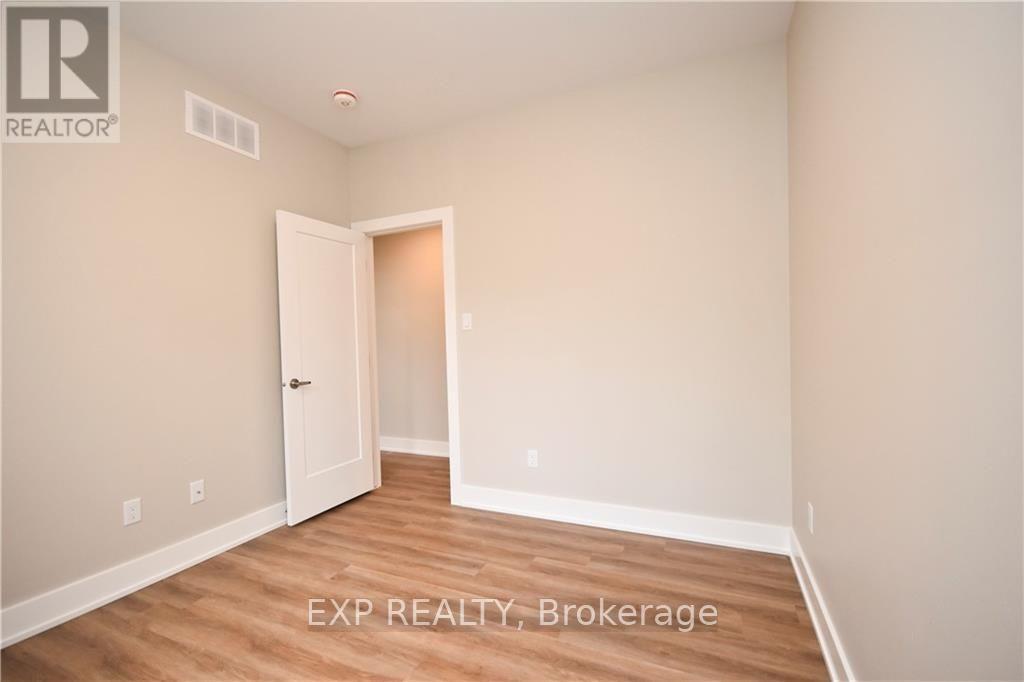 Photo 14 of 306 Elmgrove Avenue, Ottawa ON