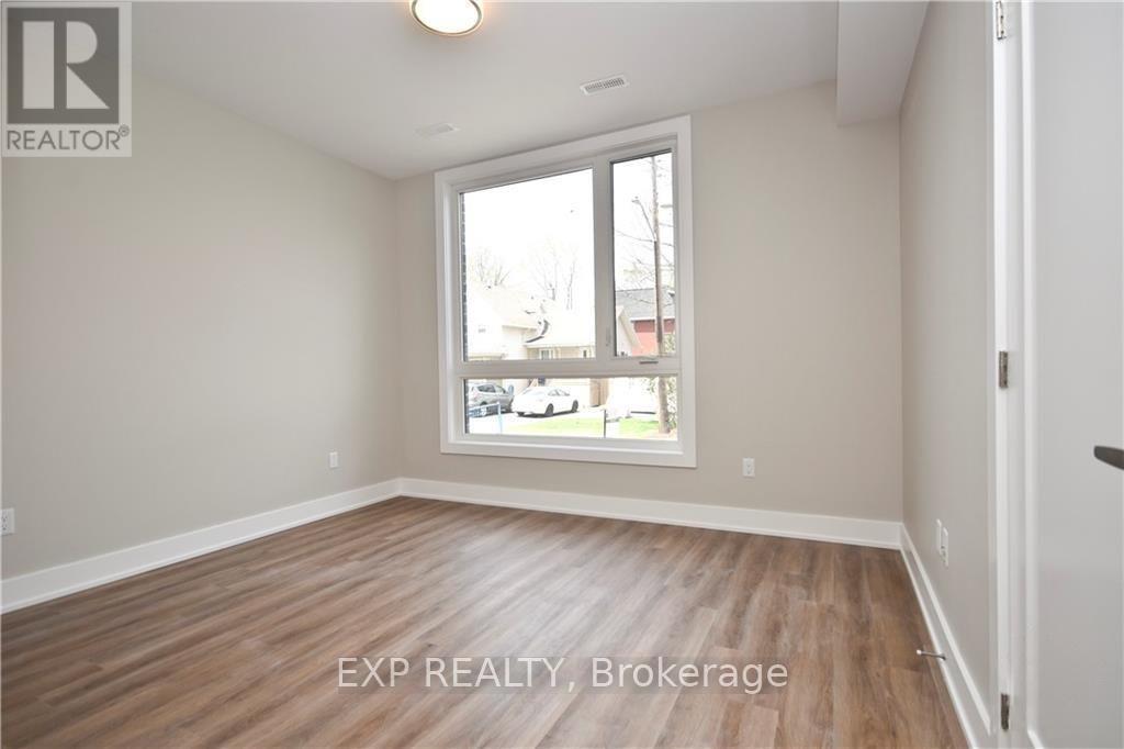 Photo 30 of 306 Elmgrove Avenue, Ottawa ON