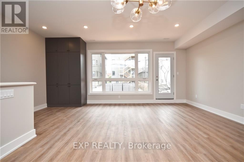 Photo 3 of 306 Elmgrove Avenue, Ottawa ON