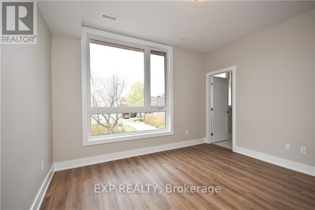 Photo 30 of 306 Elmgrove Avenue, Ottawa ON