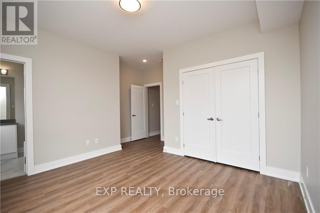 Photo 4 of 306 Elmgrove Avenue, Ottawa ON