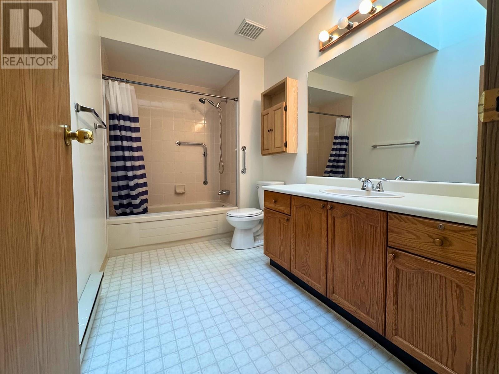 11 824 NORTH ROAD, Gibsons