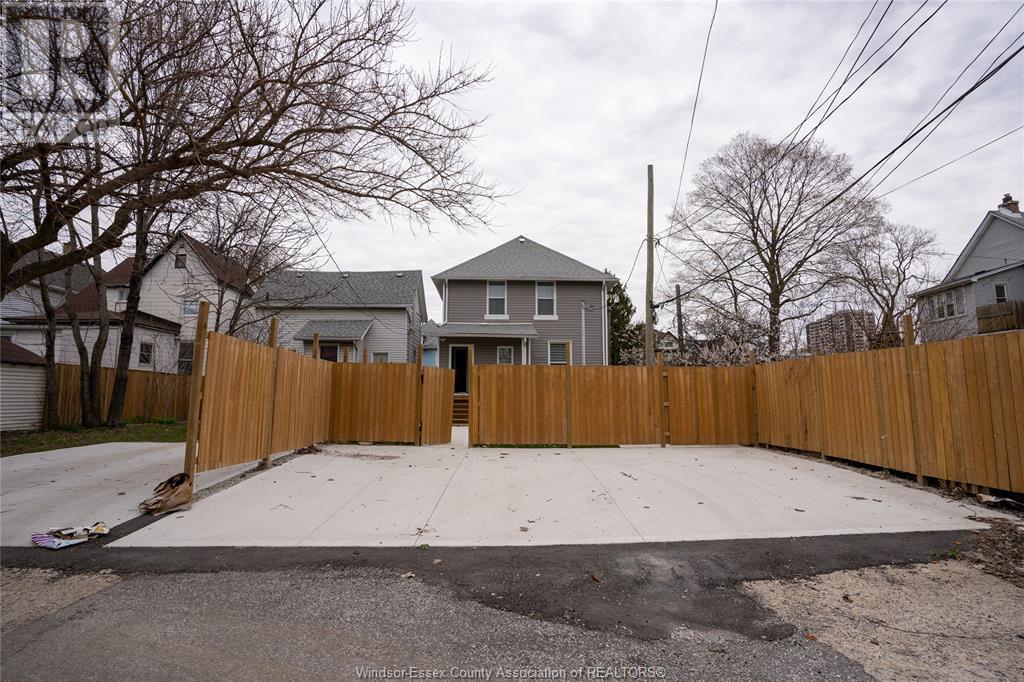 Photo 3 of 765 Dougall, Windsor ON